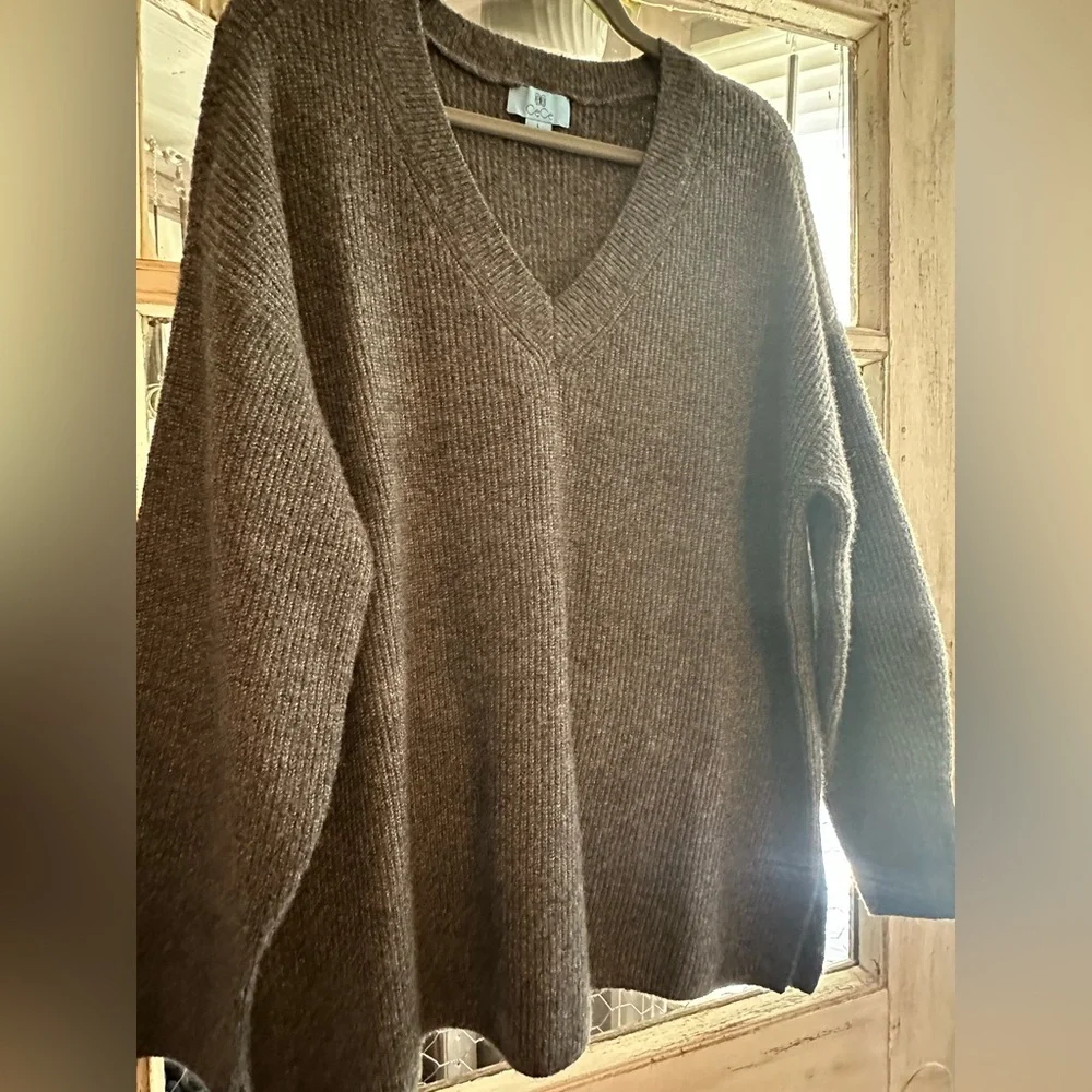 CeCe | Grey Ribbed V-Neck Sweater